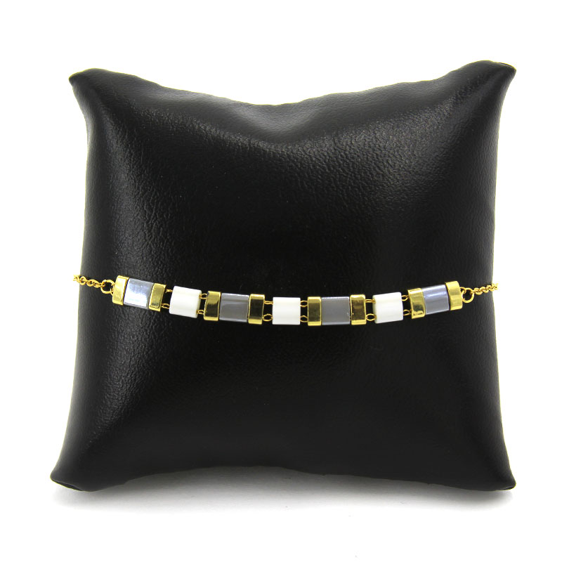Pulsera-dorada-con-blanco-y-gris-4