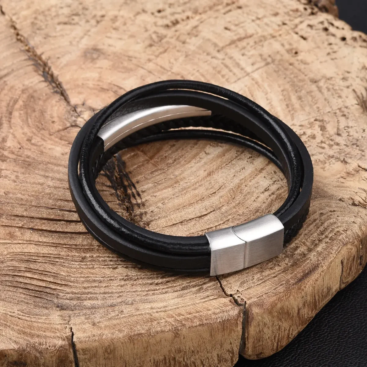 Pulsera Acero Plateado Piel Negra Múltiples Tiras con Placa (5)