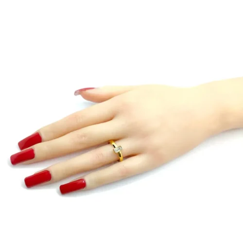 Anillo-Acero-Dorado-Mujer-Elegante-Zirconia-Rectangular-4.webp