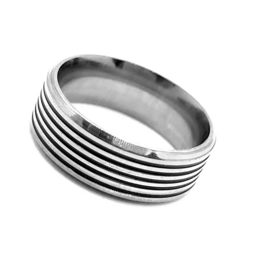 Anillo-Acero-Inox-Plateado-Lineas-Esmalte-Negro-Moderno-3.webp