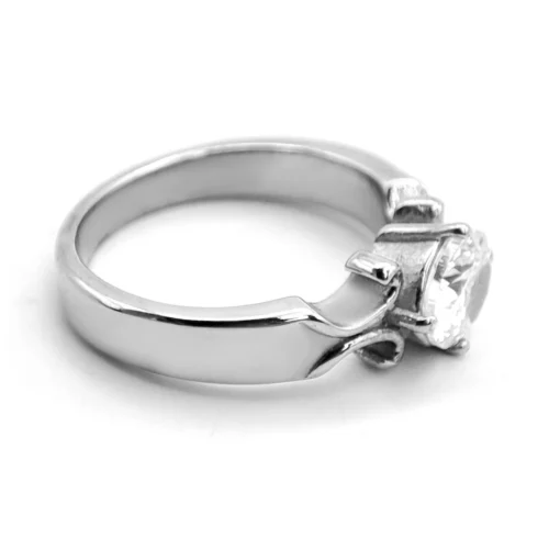 Anillo-Acero-Plateado-Zirconia-Enmarcada-Compromiso-Promesa-2.webp