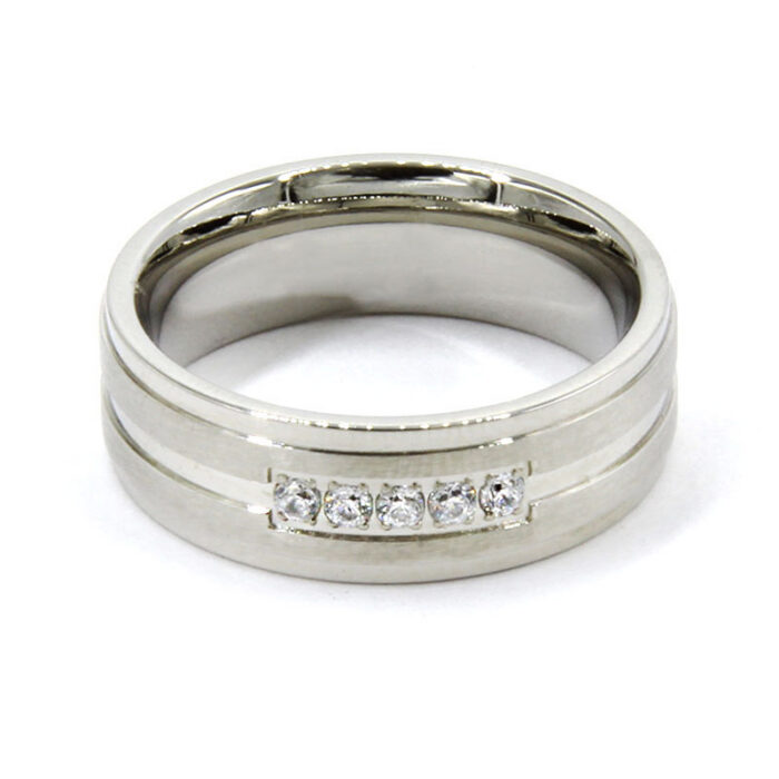 Anillo-de-Acero-Plateado-Tipo-Argolla-Biselado-Zirconias.jpg