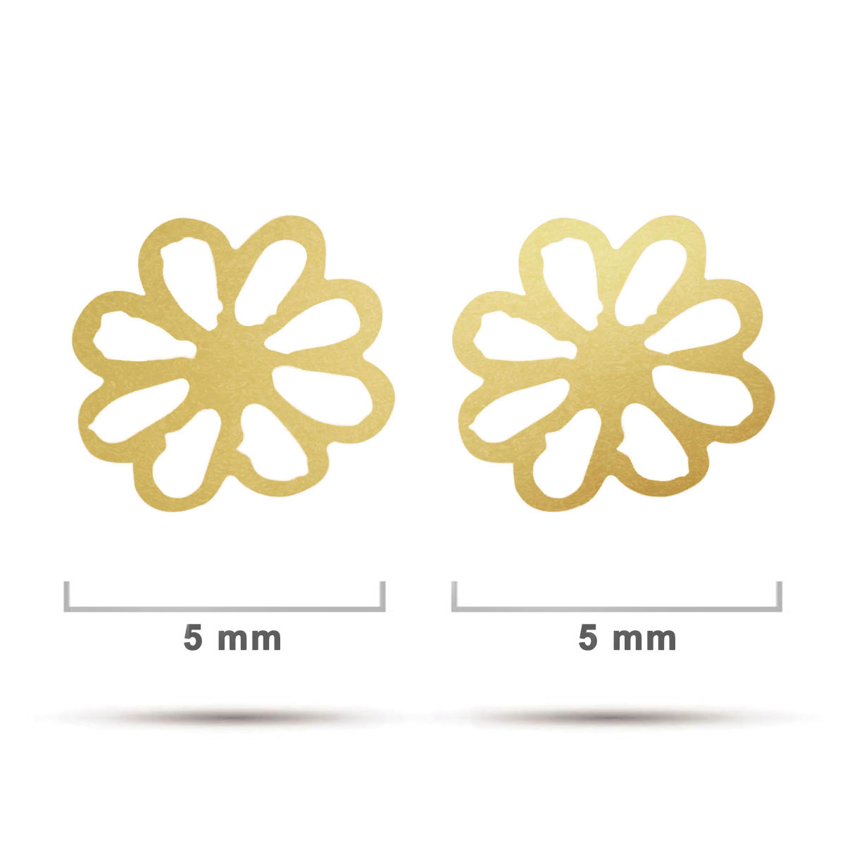 Arete Tipo Broquel Acero Dorado Pequena Flor Lisa