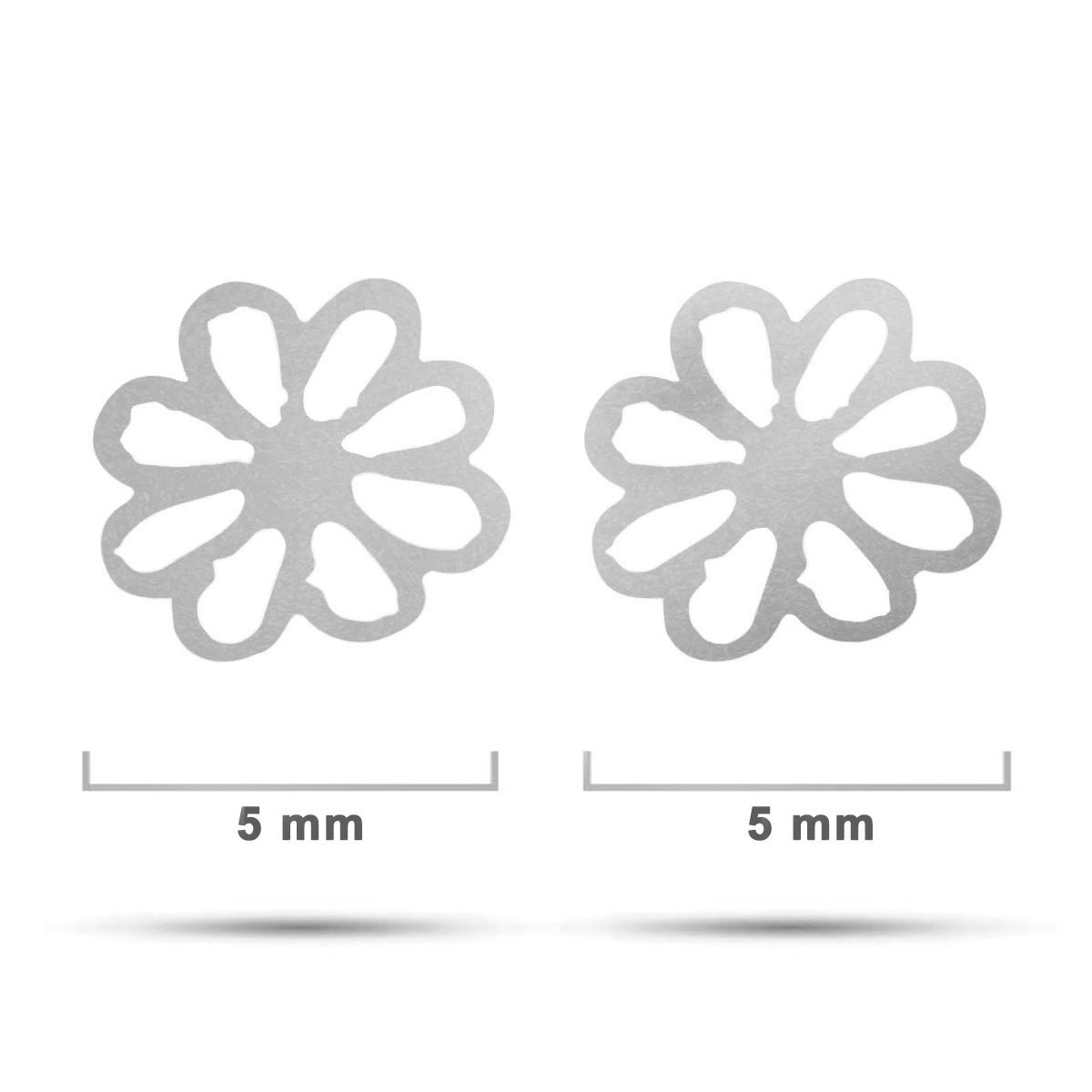 Arete Tipo Broquel Acero Plateado Pequena Flor Lisa