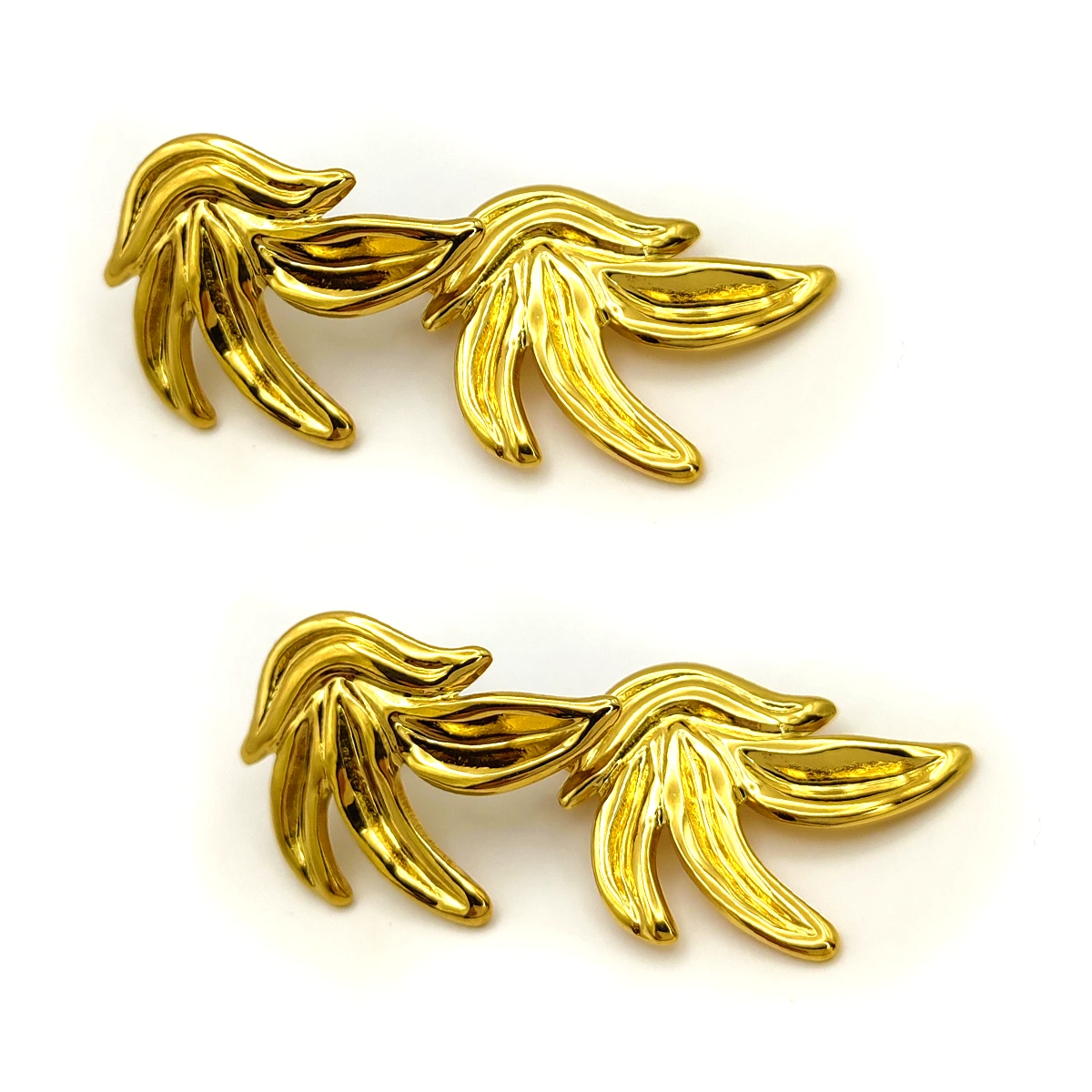 Aretes Acero Dorado Largos Hojas Texturizadas Elegantes 3