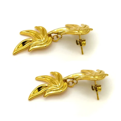 Aretes-Acero-Dorado-Largos-Hojas-Texturizadas-Elegantes-4.webp