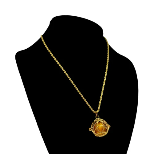 Collar-Acero-Dorado-Llamador-de-Angeles-Torzal-Triqueta-1.webp