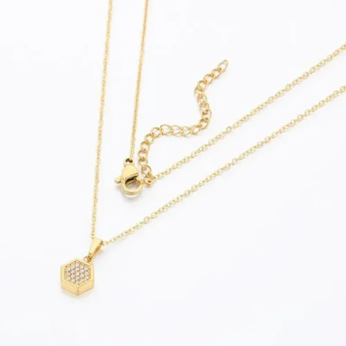 Collar-Acero-Dorado-Mini-Hexagono-Cristales-Elegante.webp