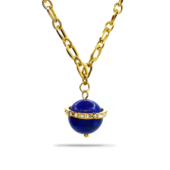 Collar-Acero-Dorado-Saturno-Lapislazuli-Aro-Cristales-2.webp