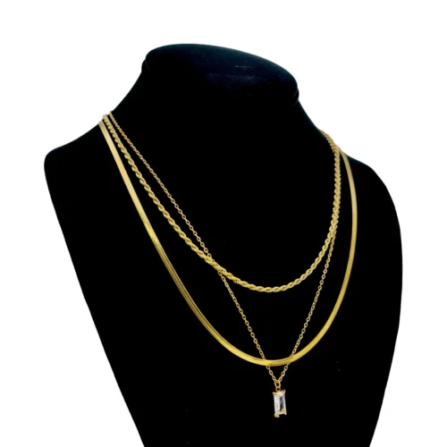 Collar-Acero-Dorado-Triple-Planchada-Zirconia-Rectangular-3.webp