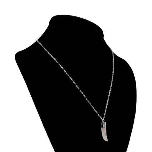 Collar-Acero-Inox-Colmillo-Simbolo-Fuerza-Cuarzo-Rosa-1.webp