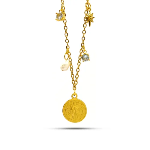 Collar-Acero-Inox-Dorado-Medalla-San-Benito-Perla-de-Rio-1.webp