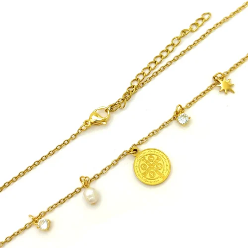 Collar-Acero-Inox-Dorado-Medalla-San-Benito-Perla-de-Rio-2.webp