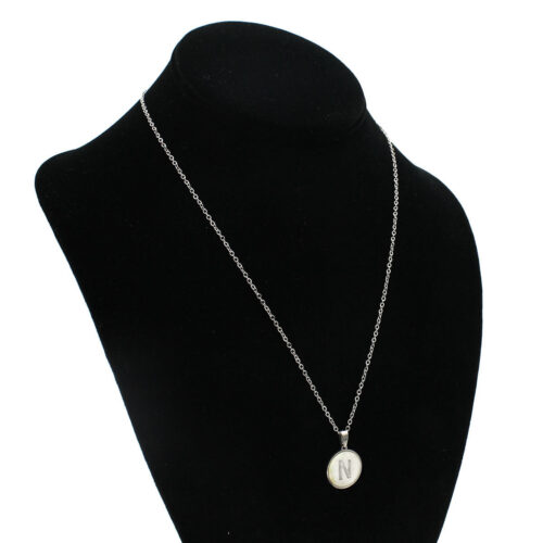 Collar-Acero-Plateado-Circular-Letra-N-Madre-Perla-4.jpg
