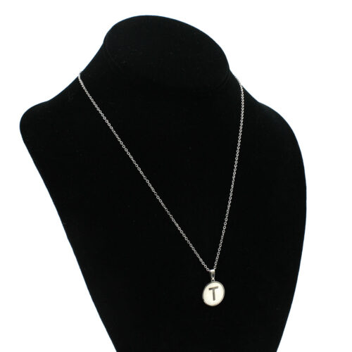 Collar-Acero-Plateado-Circular-Letra-T-Madre-Perla-4.jpg