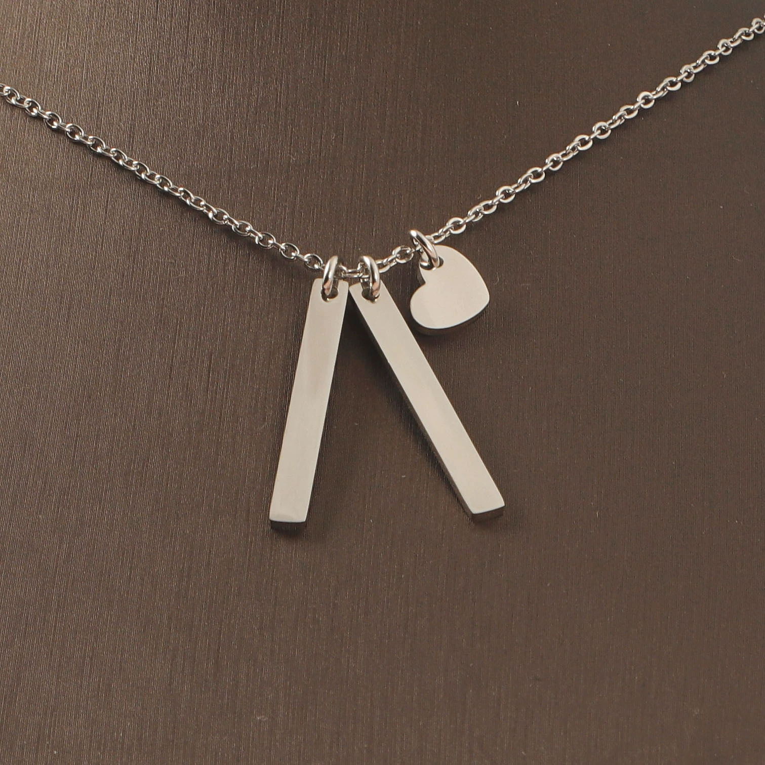 Collar Acero Plateado Dos Pilares Corazon Para Grabado 1