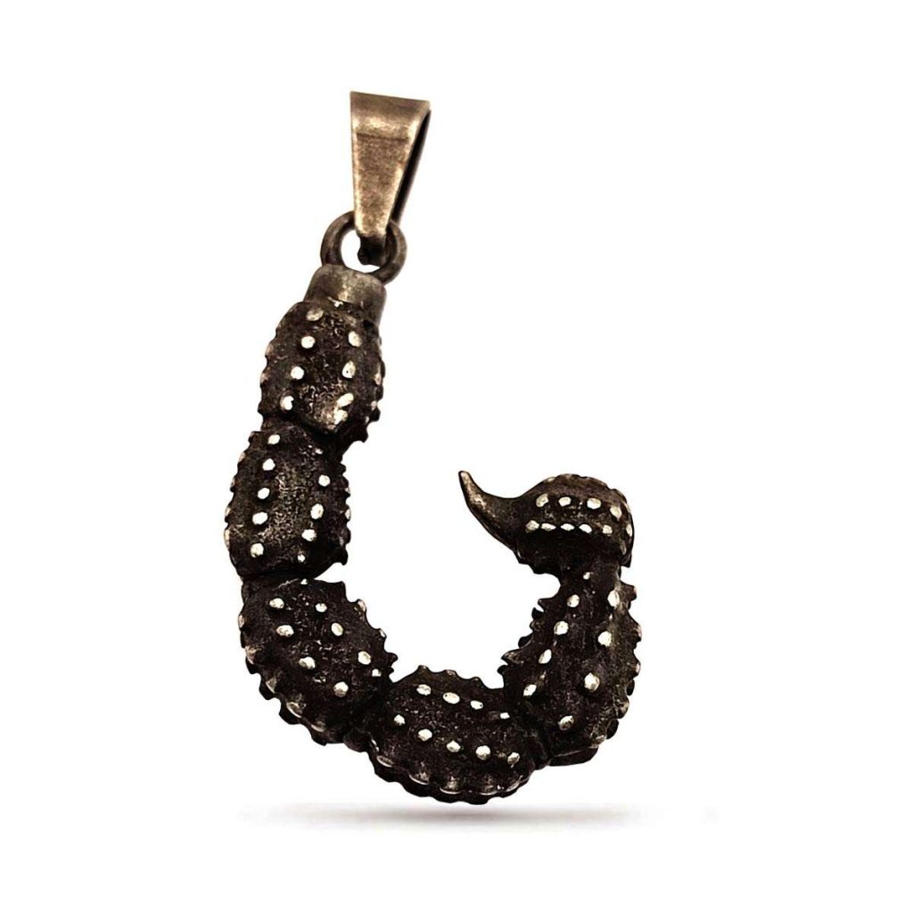 Dije Acero Inox Negro Vintage Cola Aguijon Escorpion 33mm