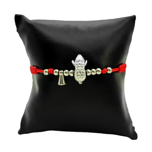 Pulsera-Acero-Plateado-Borrego-de-la-Fortuna-Hilo-Rojo-1.webp