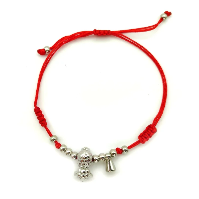 Pulsera-Acero-Plateado-Borrego-de-la-Fortuna-Hilo-Rojo-3.webp