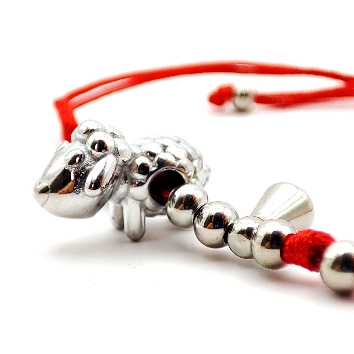 Pulsera Acero Plateado Borrego de la Fortuna Hilo Rojo 4