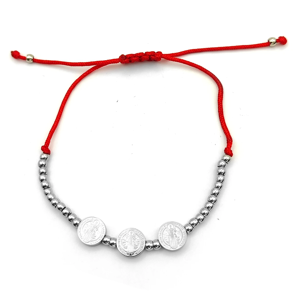Pulsera Acero Plateado Triple Medalla San Benito Hilo Rojo 2