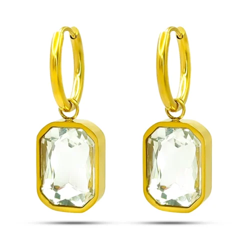 aretes huggies con cristal rectangular de acero inoxidable dorado sobre fondo blanco