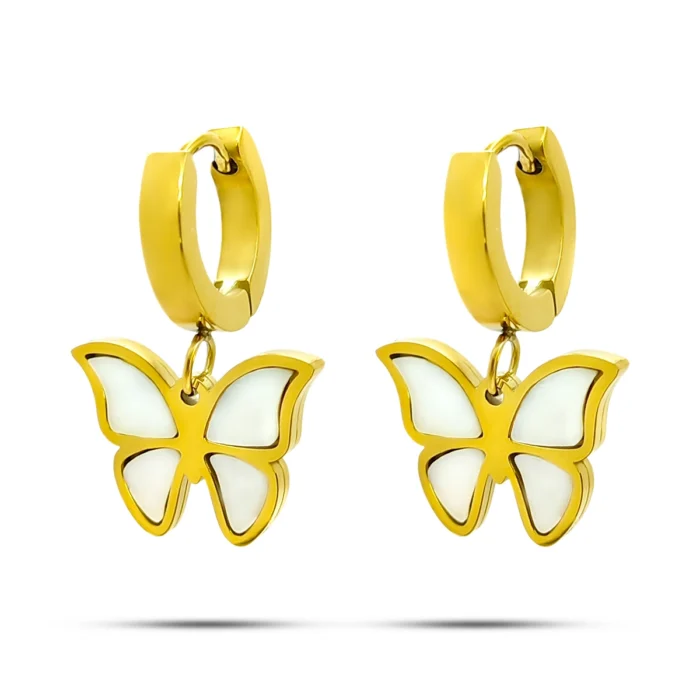 aretes huggies mariposa madre perla dorados de acero inoxidable sobre fondo blanco