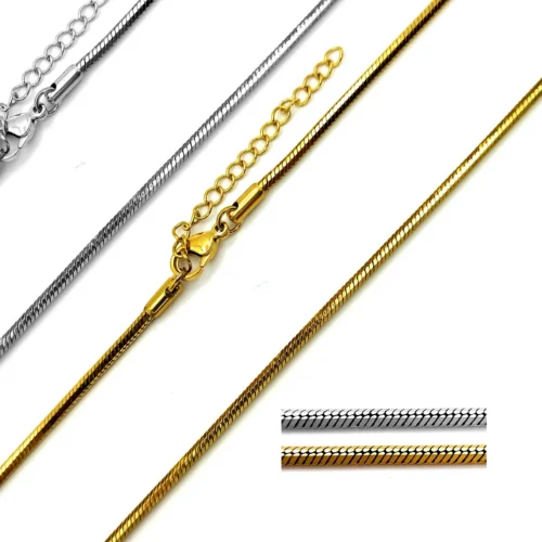 Cadena cola de rata facetada de acero inoxidable con acabado pulido brillante en color dorado y plateado sobre fondo blanco