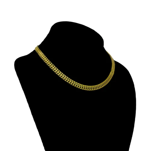 Cadena dorada de acero inoxidable con doble fila unida tipo cubana sobre fondo blanco (2)