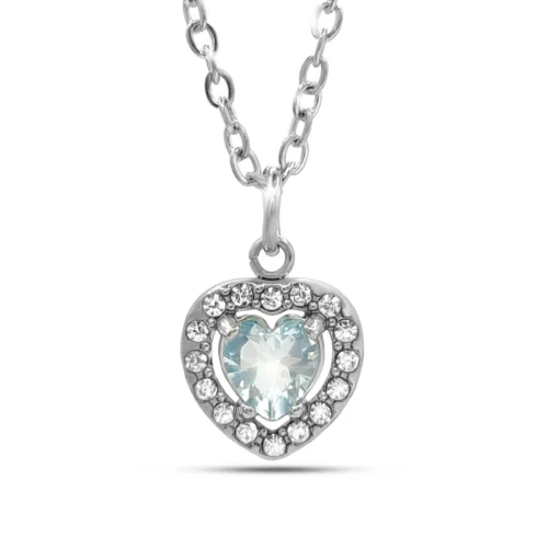 Collar plateado de acero inoxidable con dije de corazón de 1 x 1 cm, zirconia azul central y cristales sobre fondo blanco