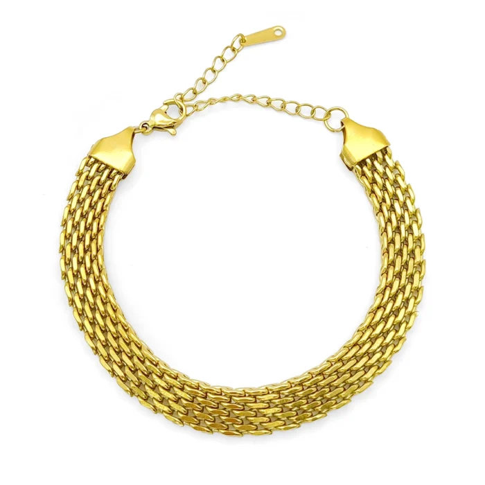 Pulsera dorada de acero inoxidable para mujer con diseño multicadena tipo red sobre fondo blanco