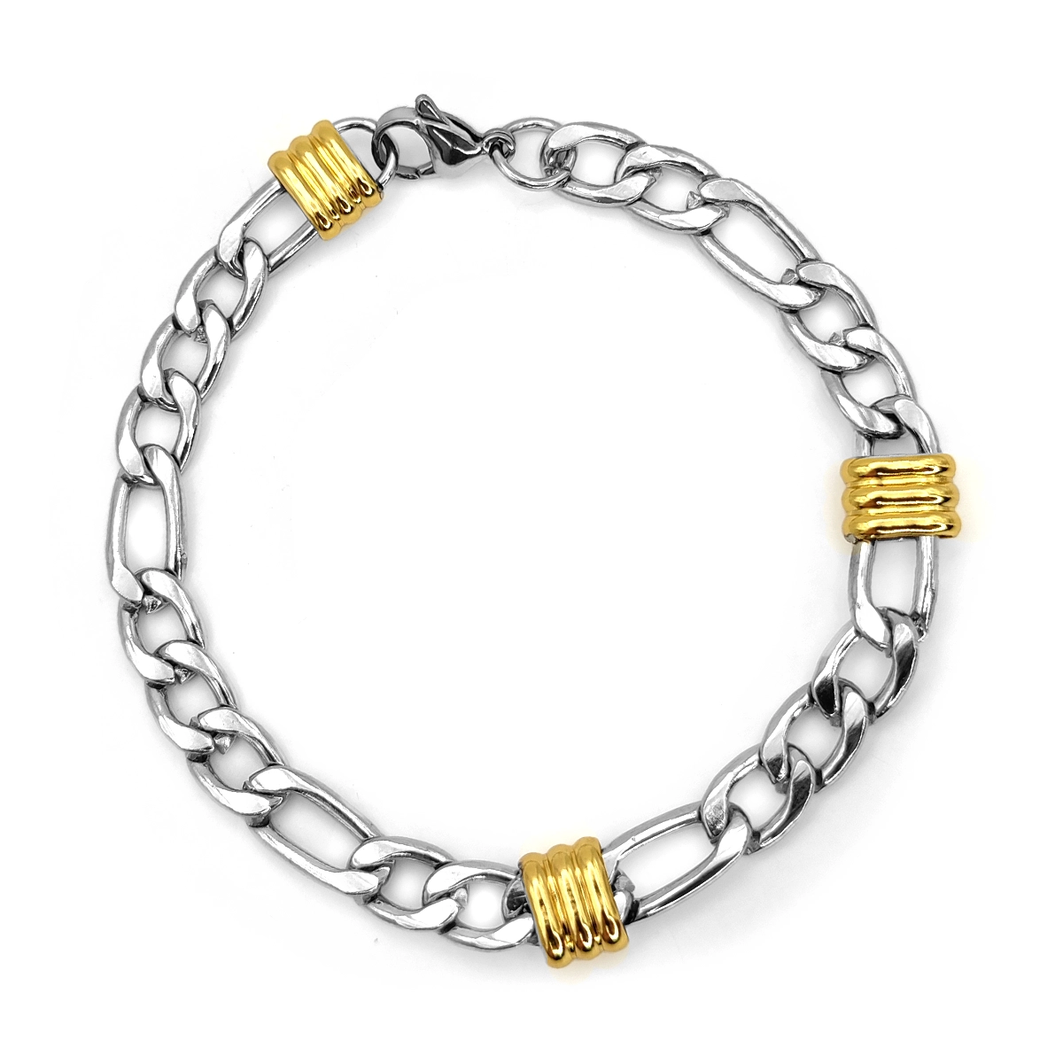 Pulsera bicolor de acero inoxidable para hombre con cadena 3x1 y remaches dorados sobre fondo blanco