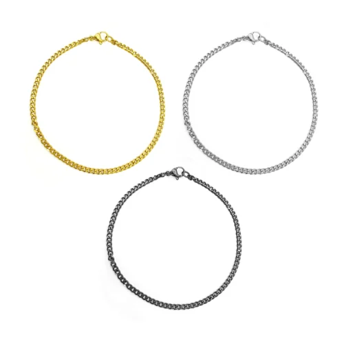 Pulsera cubana delgada de acero inoxidable para hombre en acabados dorado, plateado y negro sobre fondo blanco