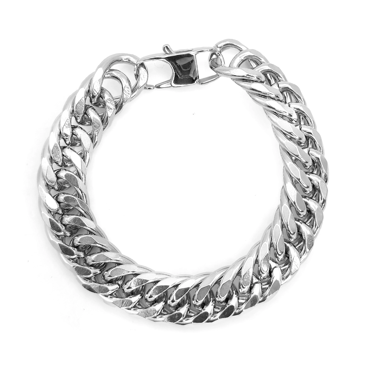 Pulsera cubana plateada de acero inoxidable para hombre con diseño rectificado grueso de 14 mm sobre fondo blanco