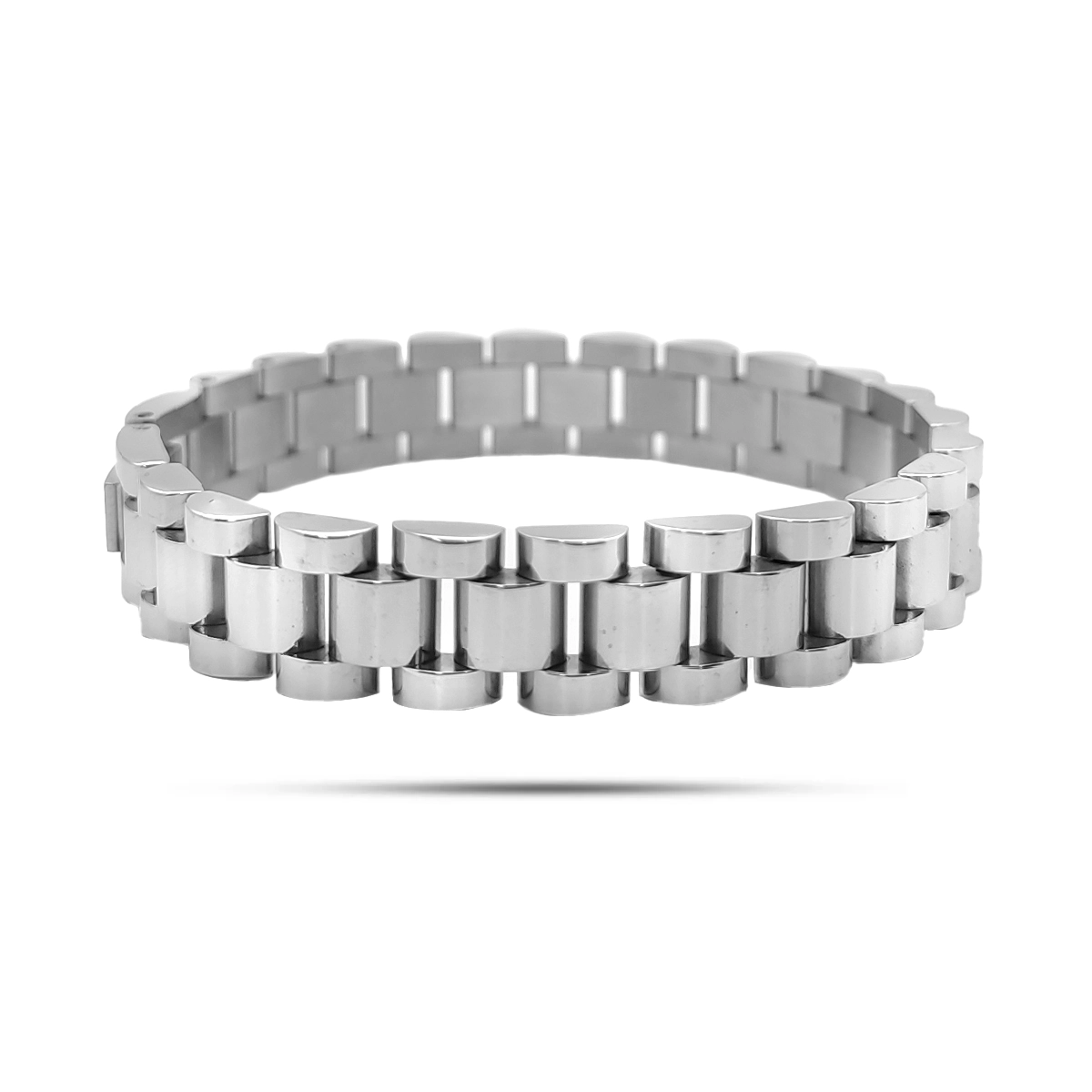 Pulsera esclava plateada de acero inoxidable para hombre con eslabones tipo reloj y acabado pulido sobre fondo blanco