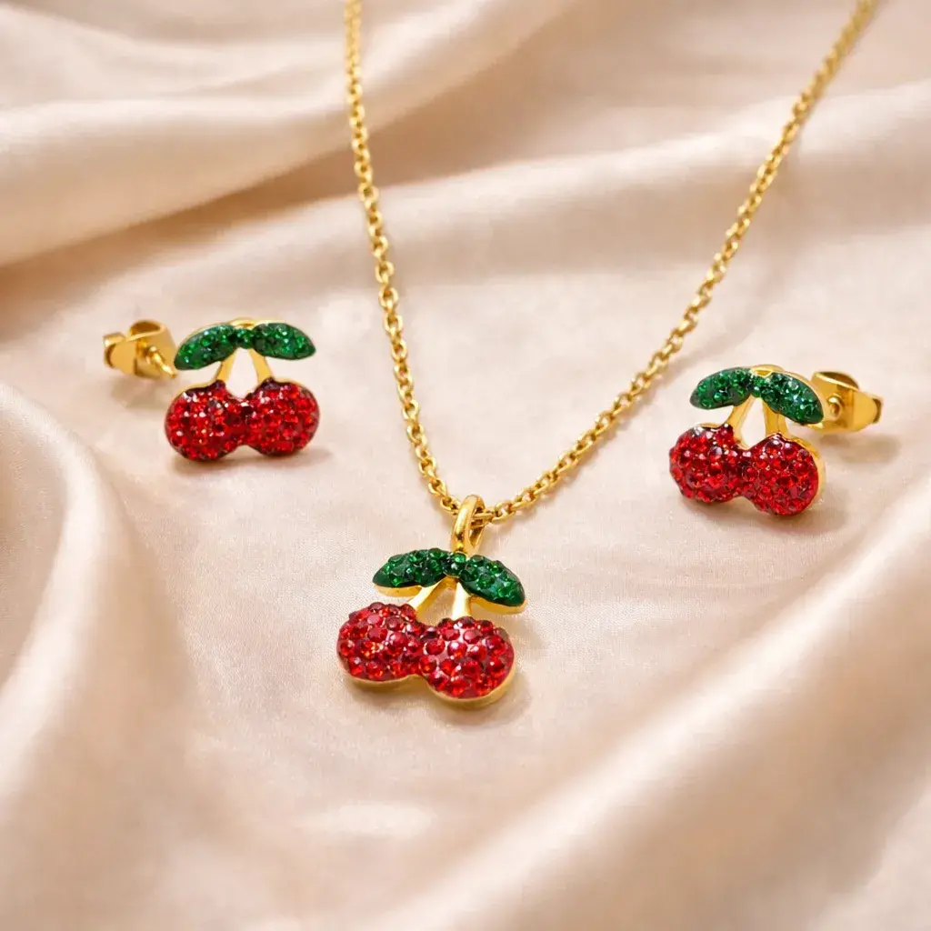 Set Joyería Dorado Cerezas Microcristales Rojos y Verdes 6 Set Joyería Dorado Cerezas Microcristales Rojos y Verdes - Image 4