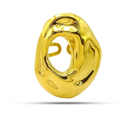 Anillo dorado de acero inoxidable con círculo irregular martillado y diseño elegante para mujer
