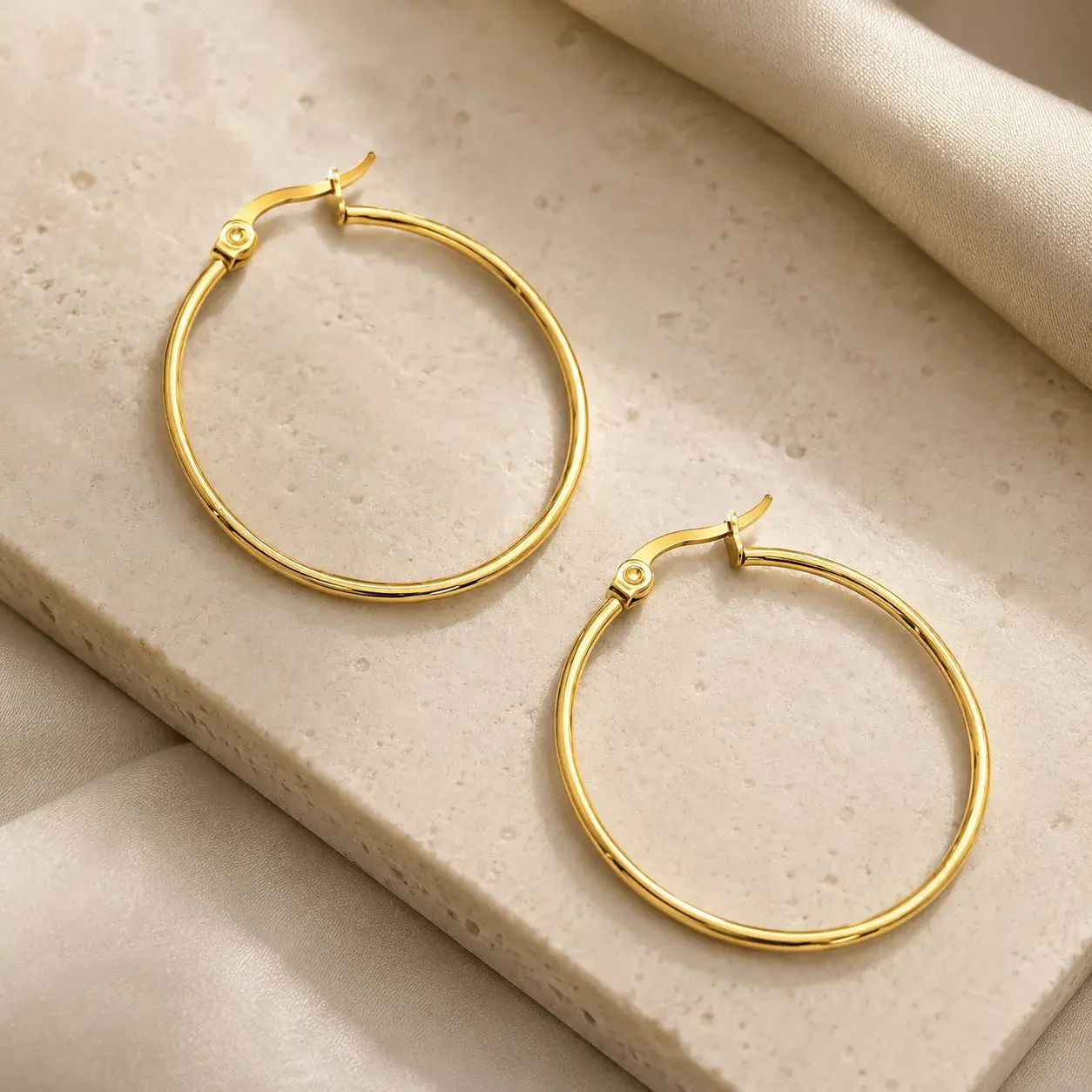 Aretes Acero Dorado Arracadas Sencillas Delgadas 32 mm 9 Aretes Acero Dorado Arracadas Sencillas Delgadas 32 mm - Image 7